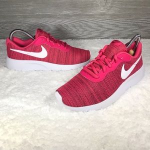 NEW Nike Tanjun - Size 7.5